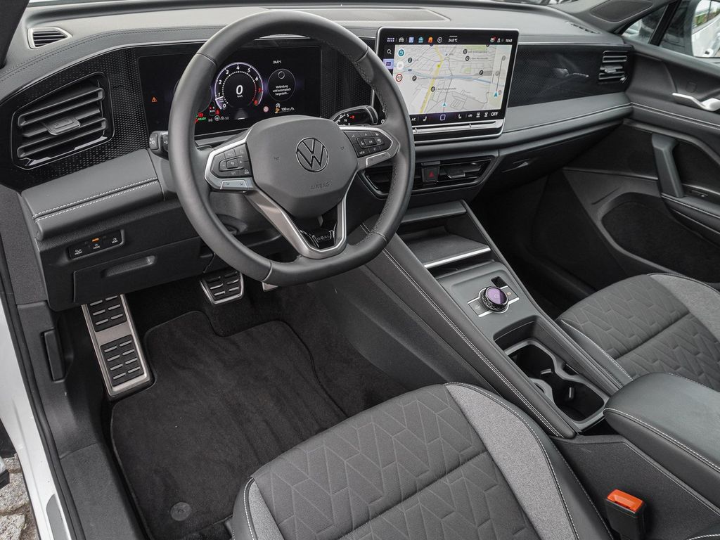 Volkswagen Tiguan 2025 г. Белый, пробег 25676 км