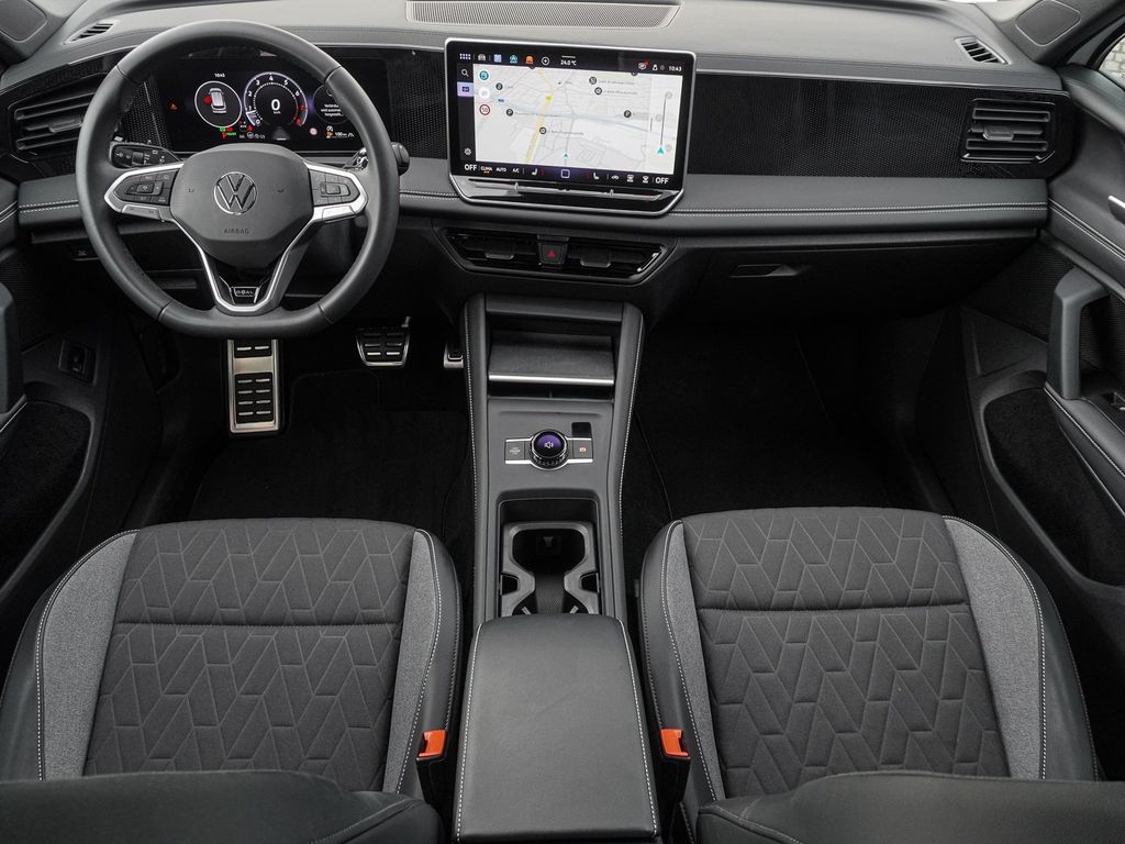 Volkswagen Tiguan 2025 г. Белый, пробег 25676 км