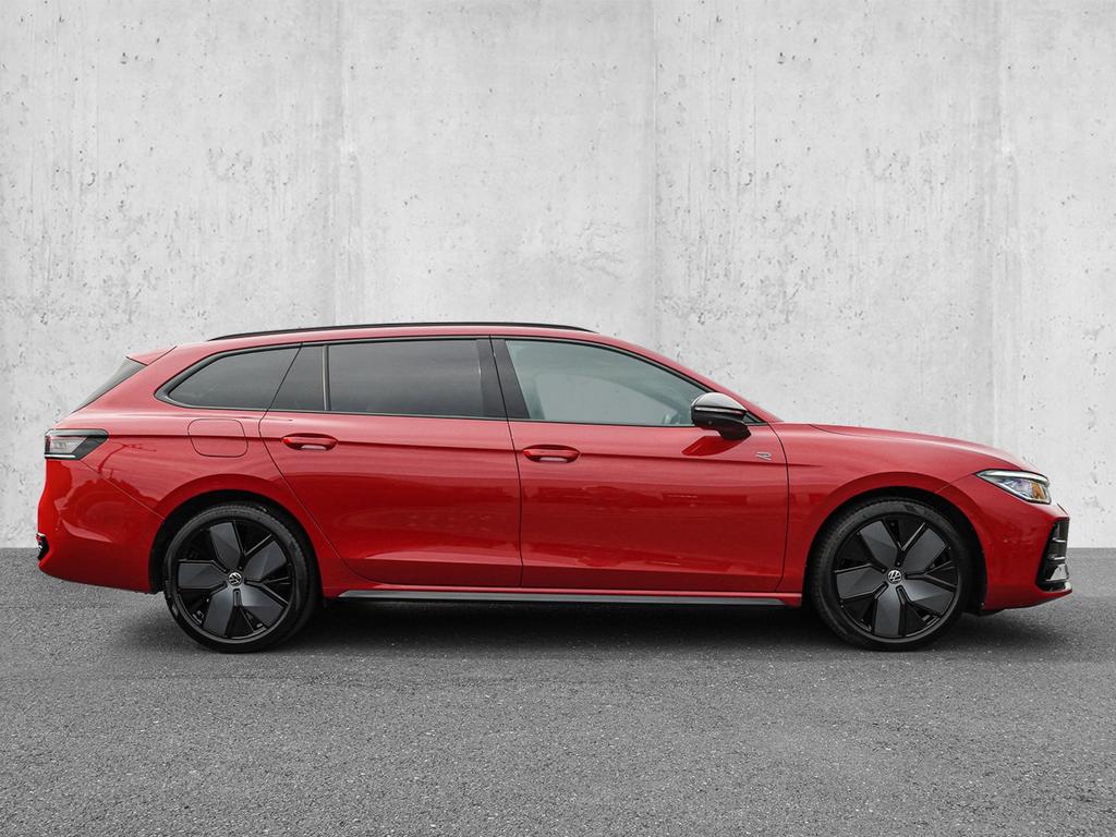 Volkswagen Passat 2025 г. Красный, пробег 19915 км