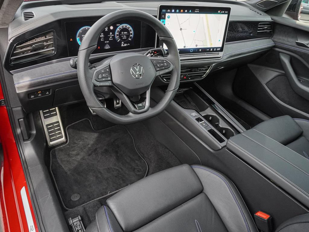Volkswagen Passat 2025 г. Красный, пробег 19915 км