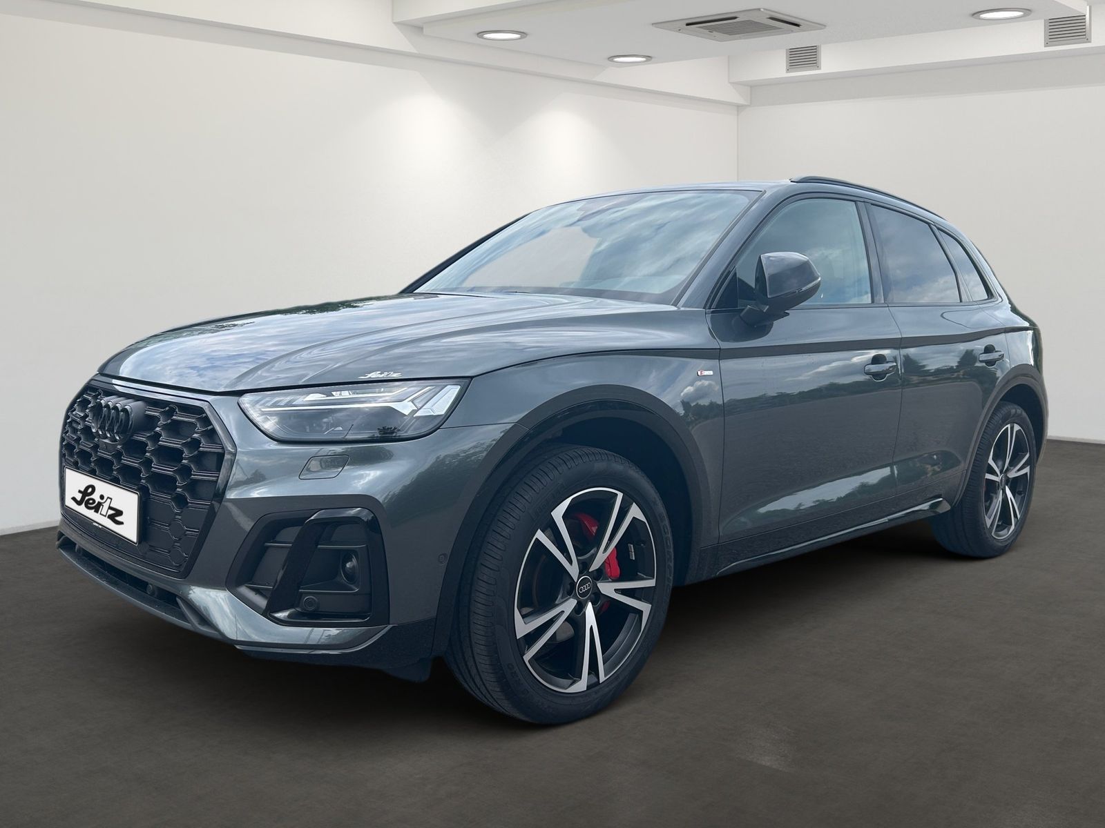 Audi Q5 2023 г. Серый, пробег 26275 км