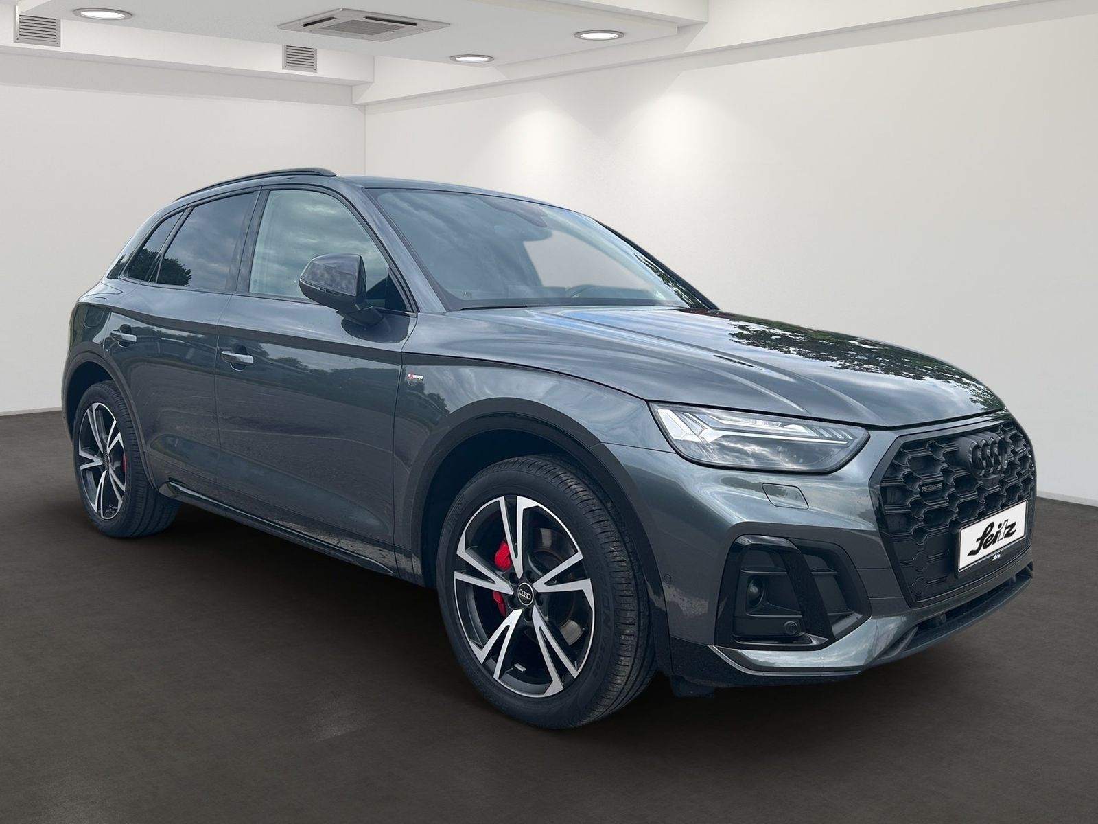 Audi Q5 2023 г. Серый, пробег 26275 км