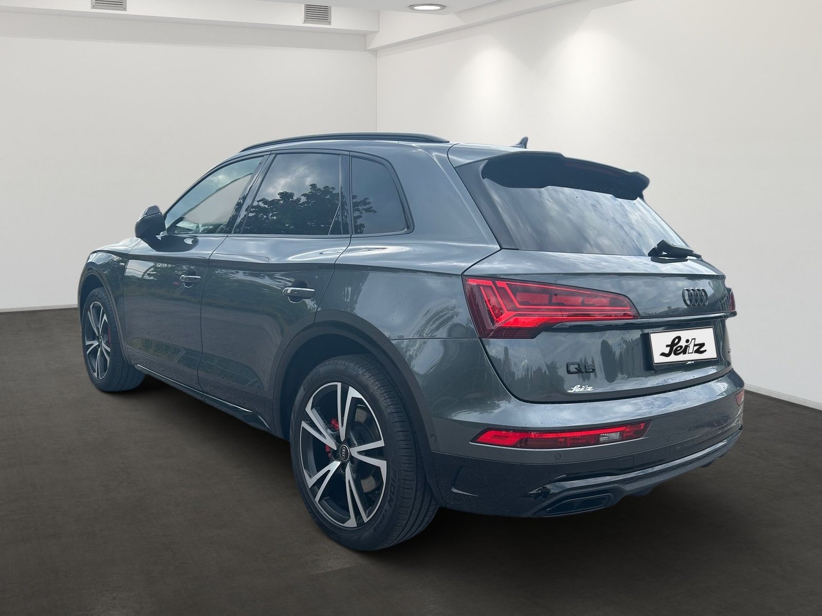 Audi Q5 2023 г. Серый, пробег 26275 км