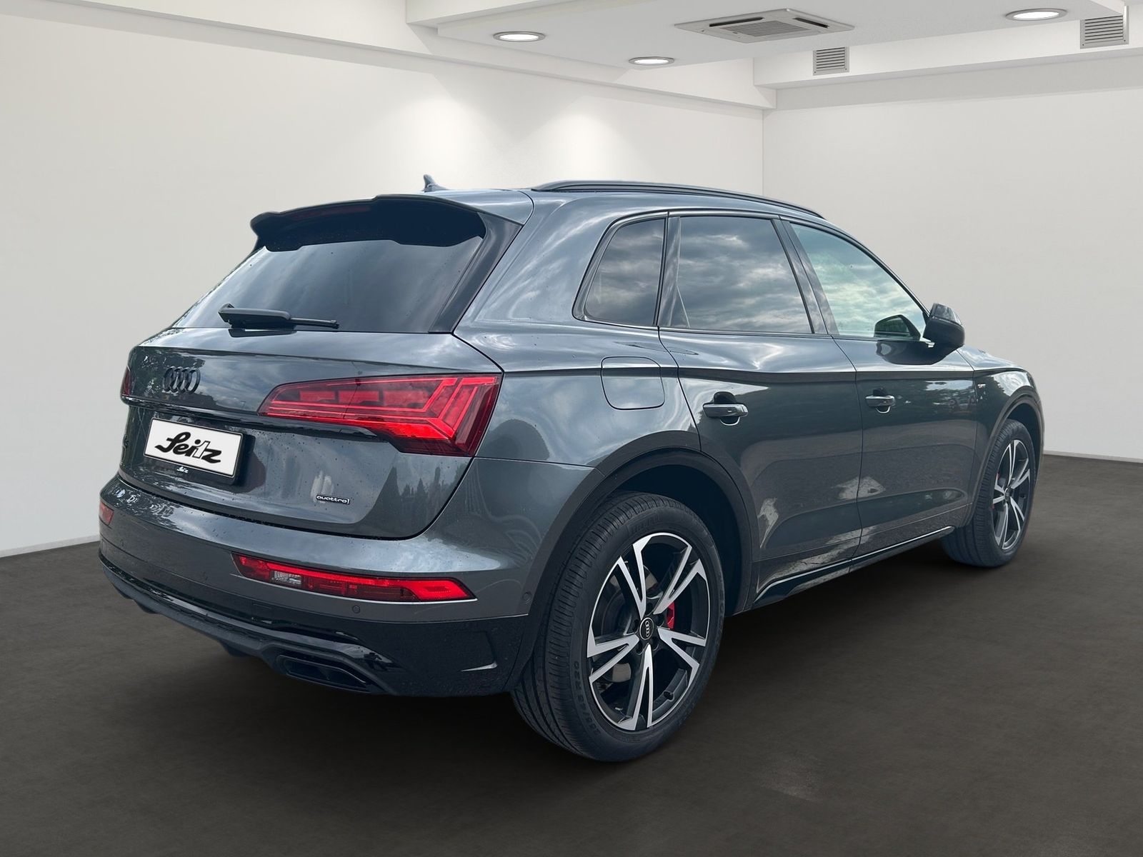 Audi Q5 2023 г. Серый, пробег 26275 км