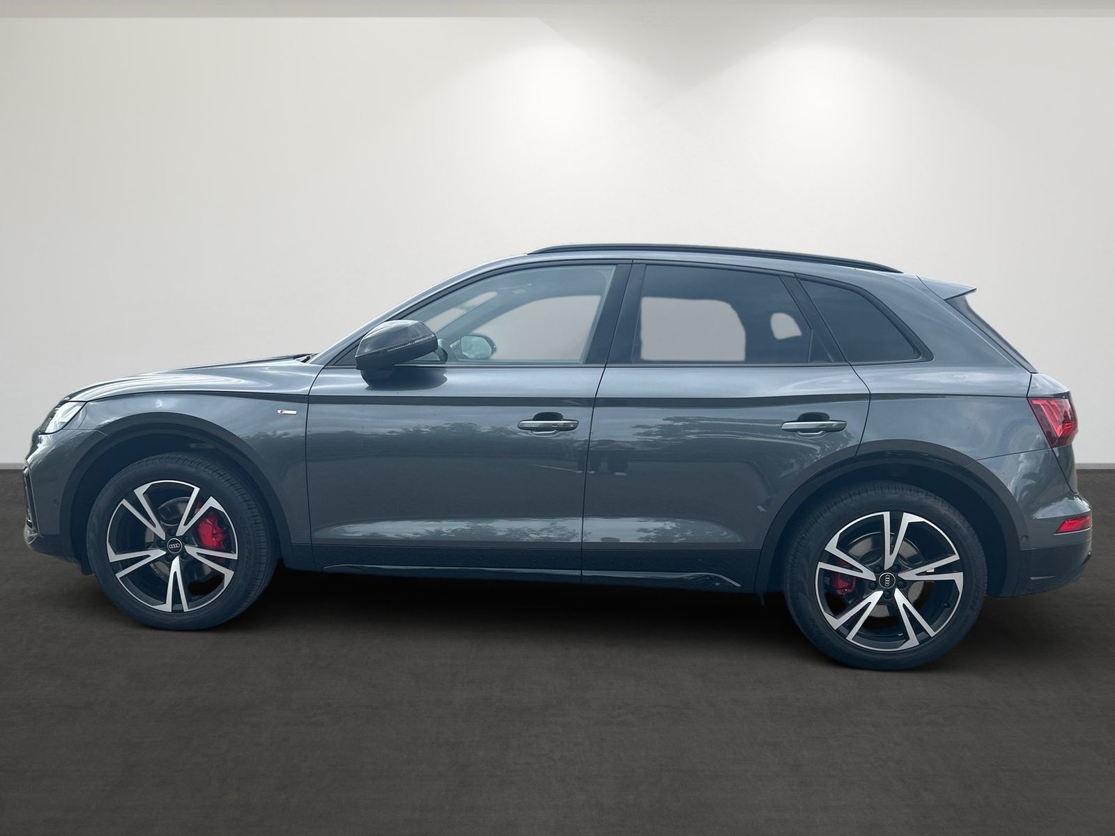 Audi Q5 2023 г. Серый, пробег 26275 км
