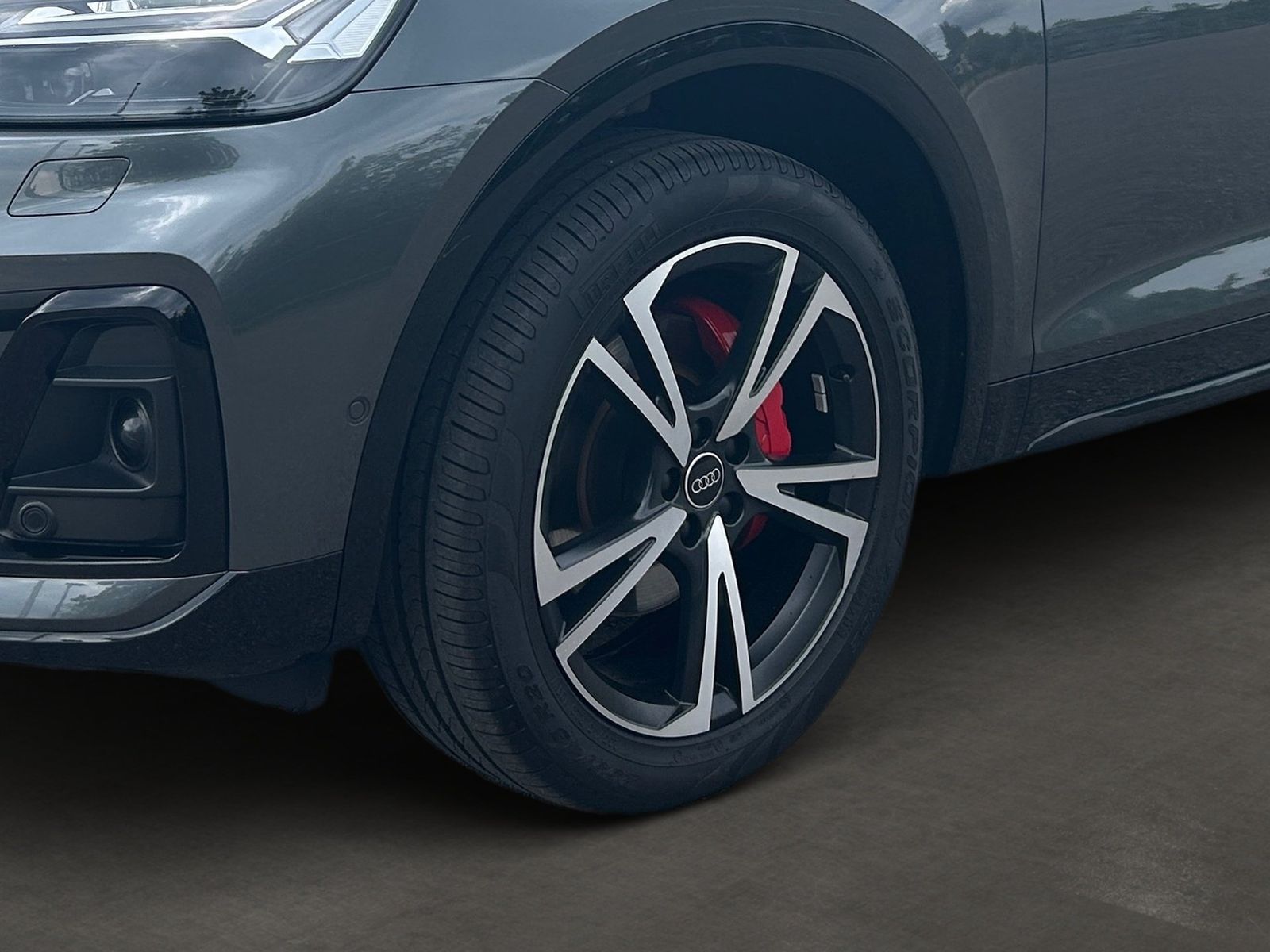 Audi Q5 2023 г. Серый, пробег 26275 км