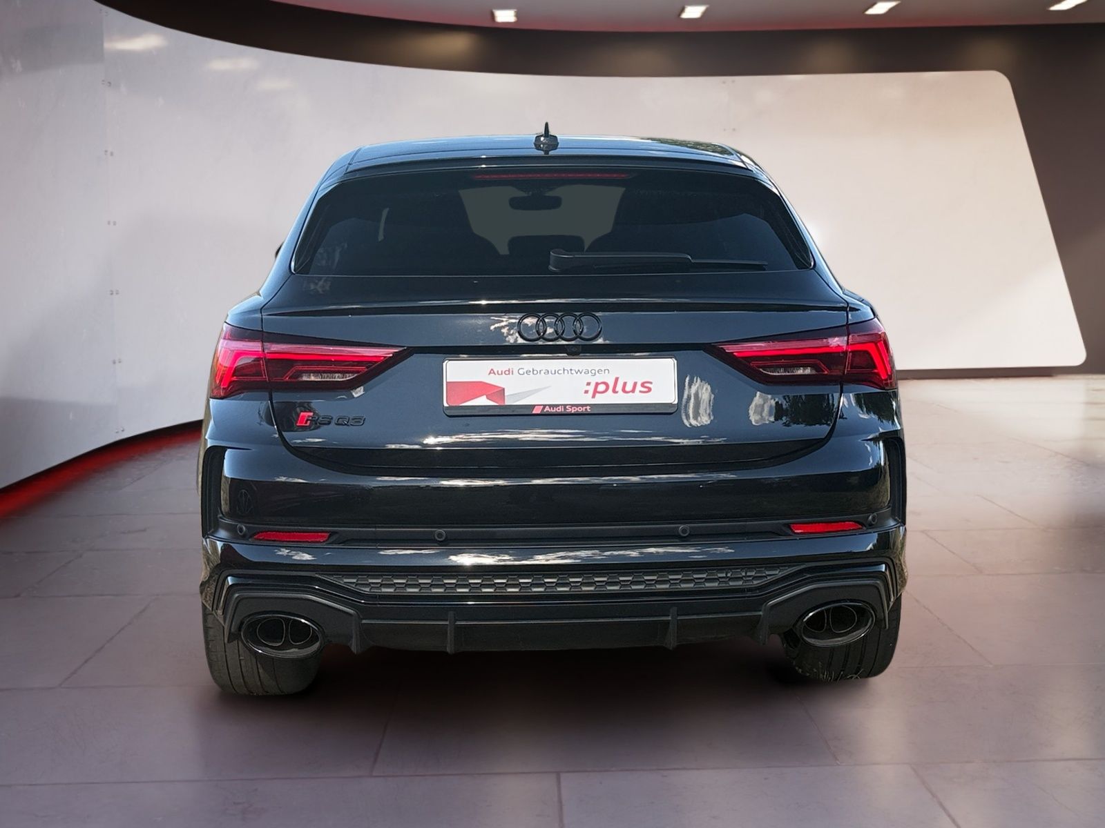 Audi RSQ3 2023 г. Чёрный, пробег 53000 км