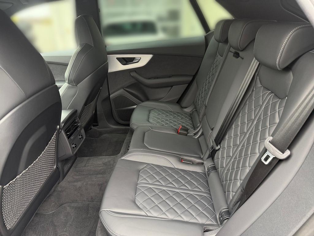 Audi Q8 2025 г. Чёрный, пробег 23718 км