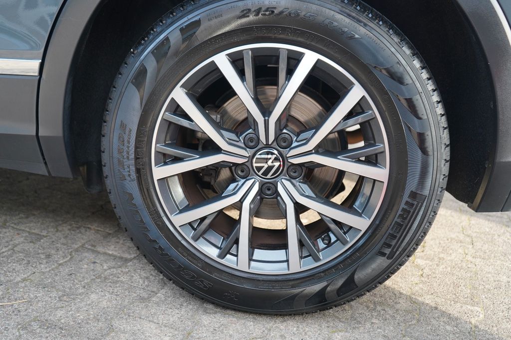 Volkswagen Tiguan 2023 г. Серый, пробег 53471 км