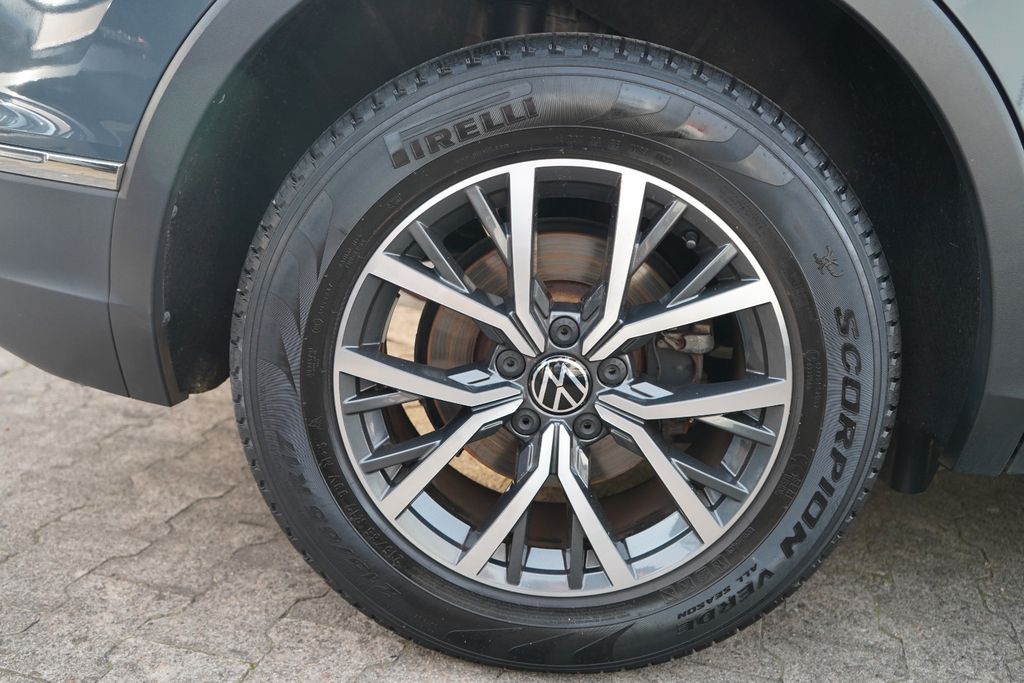 Volkswagen Tiguan 2023 г. Серый, пробег 53471 км
