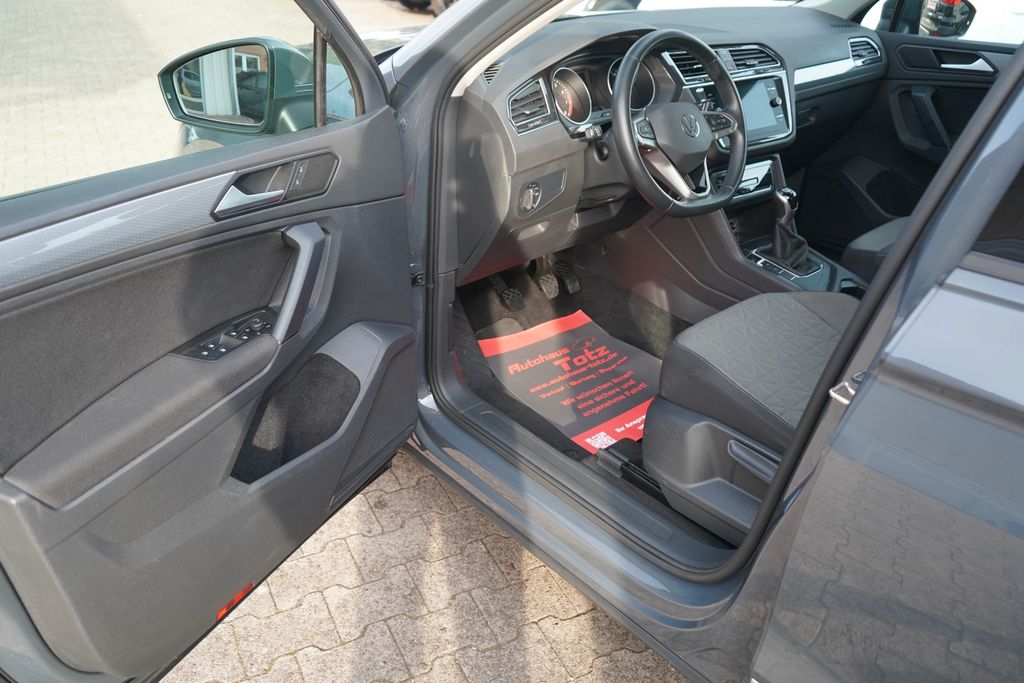 Volkswagen Tiguan 2023 г. Серый, пробег 53471 км