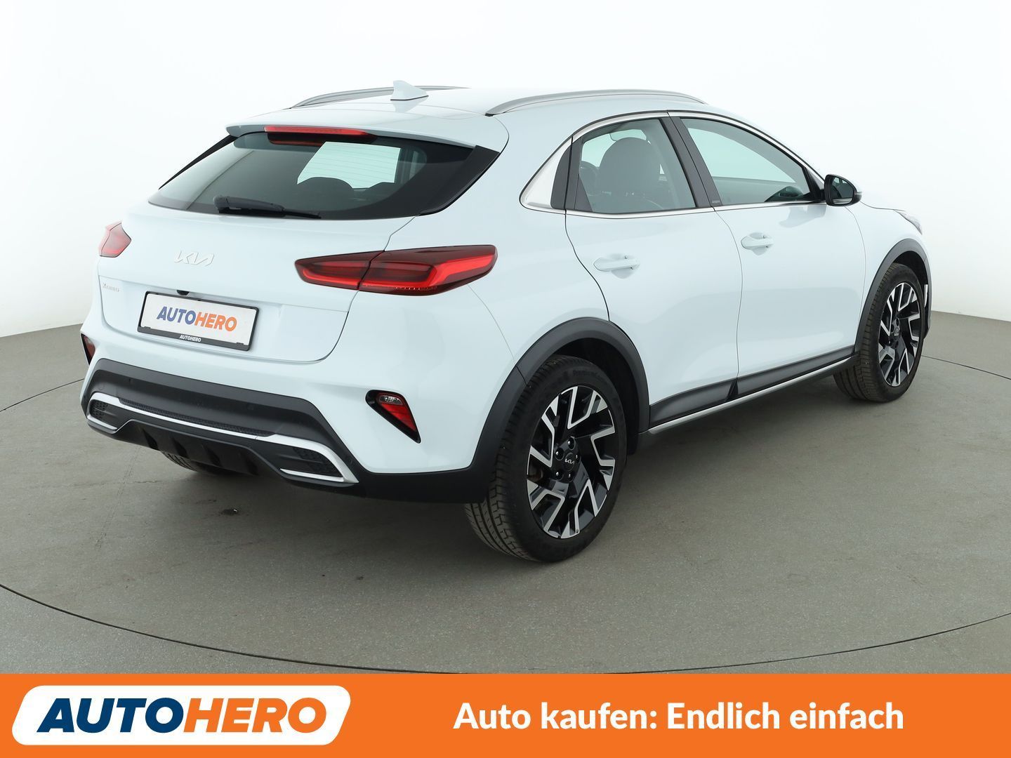 Kia XCeed 2023 г. Белый, пробег 35071 км