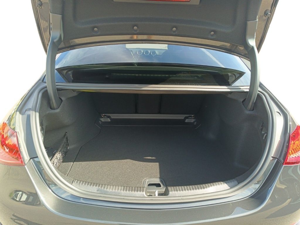 Mercedes-Benz C 300 2025 г. Серый, пробег 15200 км