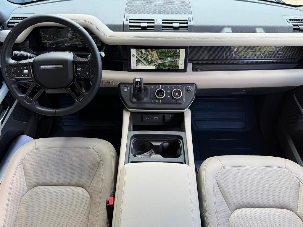 Land Rover Defender 2023 г. Чёрный, пробег 26930 км