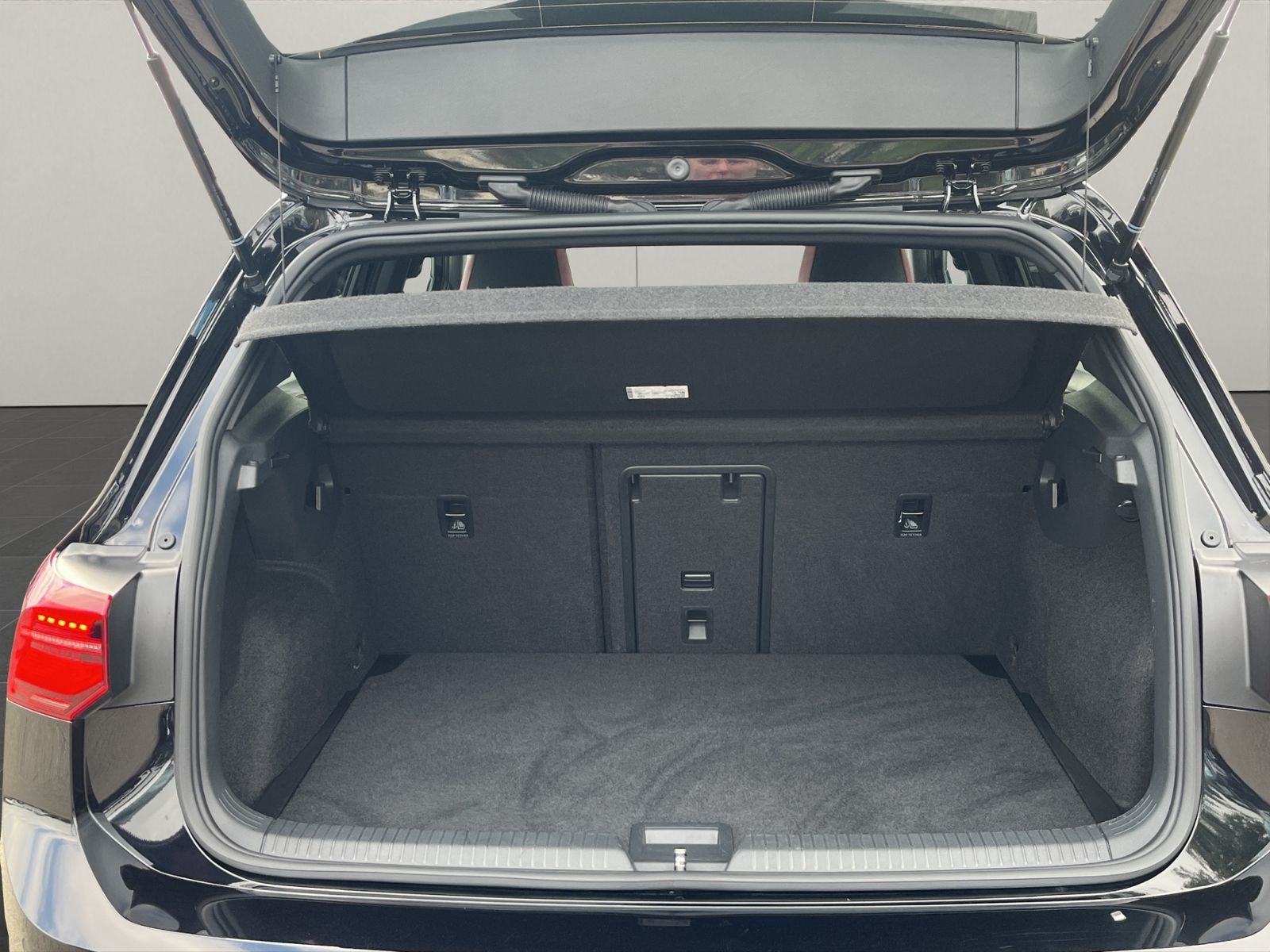 Volkswagen Golf 2022 г. Чёрный, пробег 23754 км