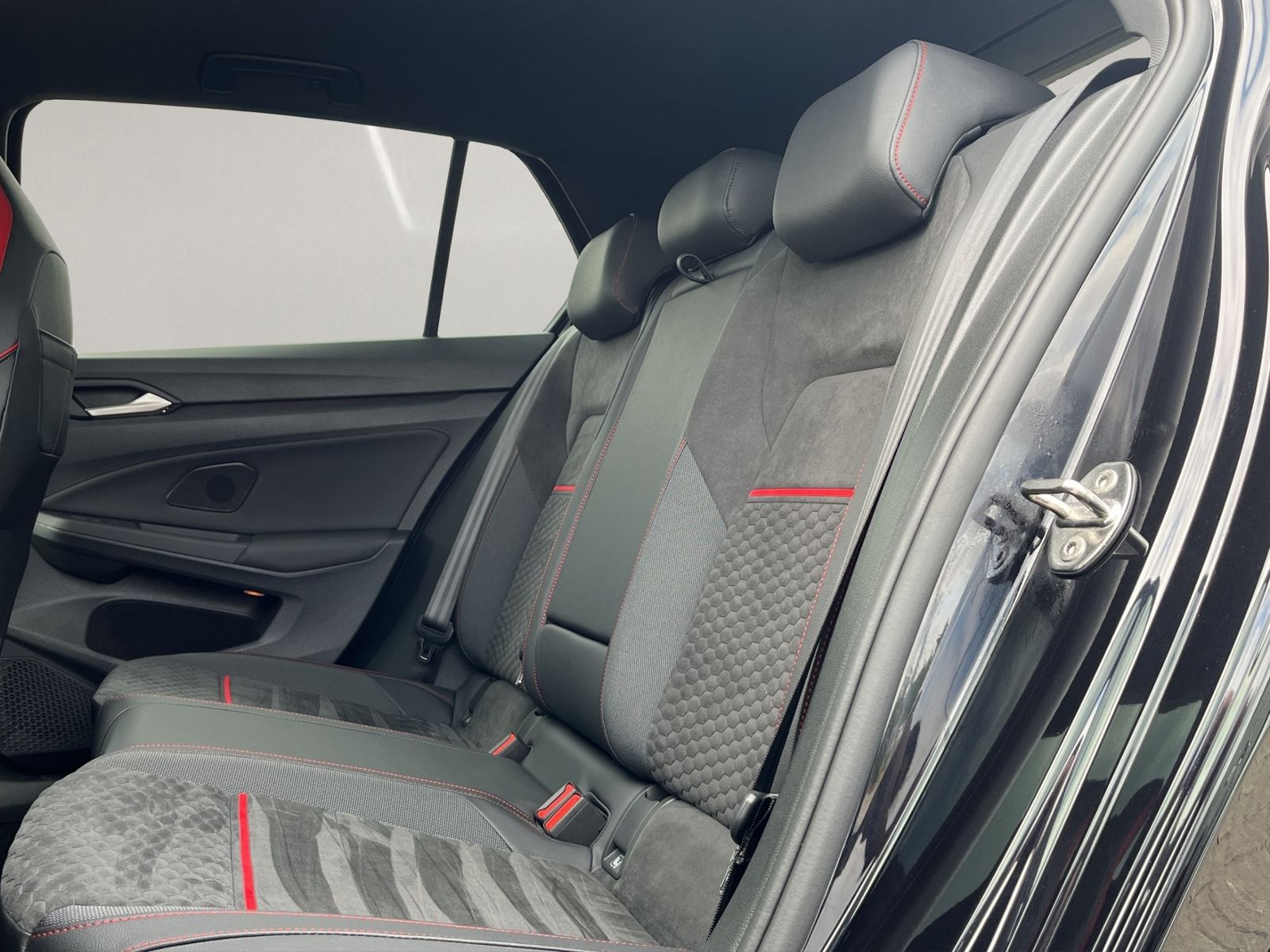 Volkswagen Golf 2022 г. Чёрный, пробег 23754 км
