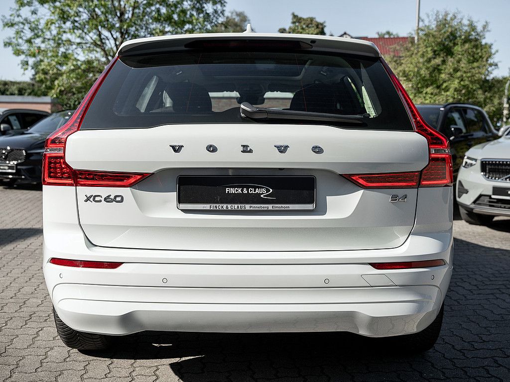 Volvo XC60 2022 г. Белый, пробег 41400 км