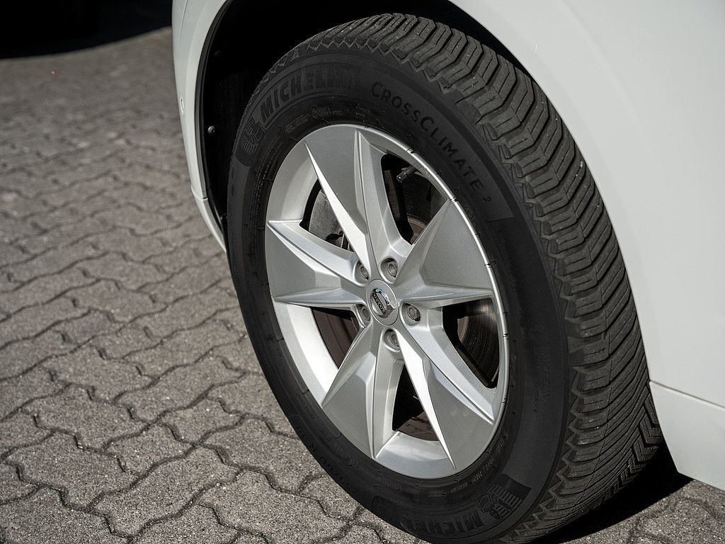 Volvo XC60 2022 г. Белый, пробег 41400 км