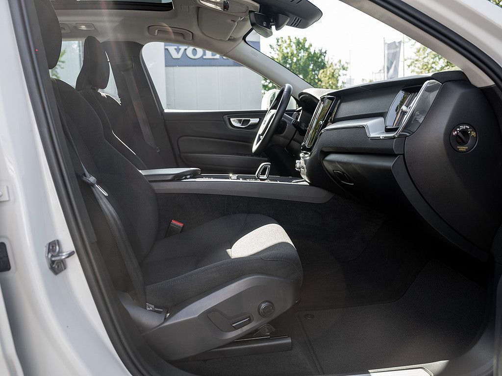 Volvo XC60 2022 г. Белый, пробег 41400 км