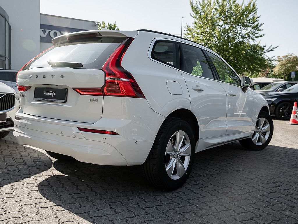 Volvo XC60 2022 г. Белый, пробег 40000 км