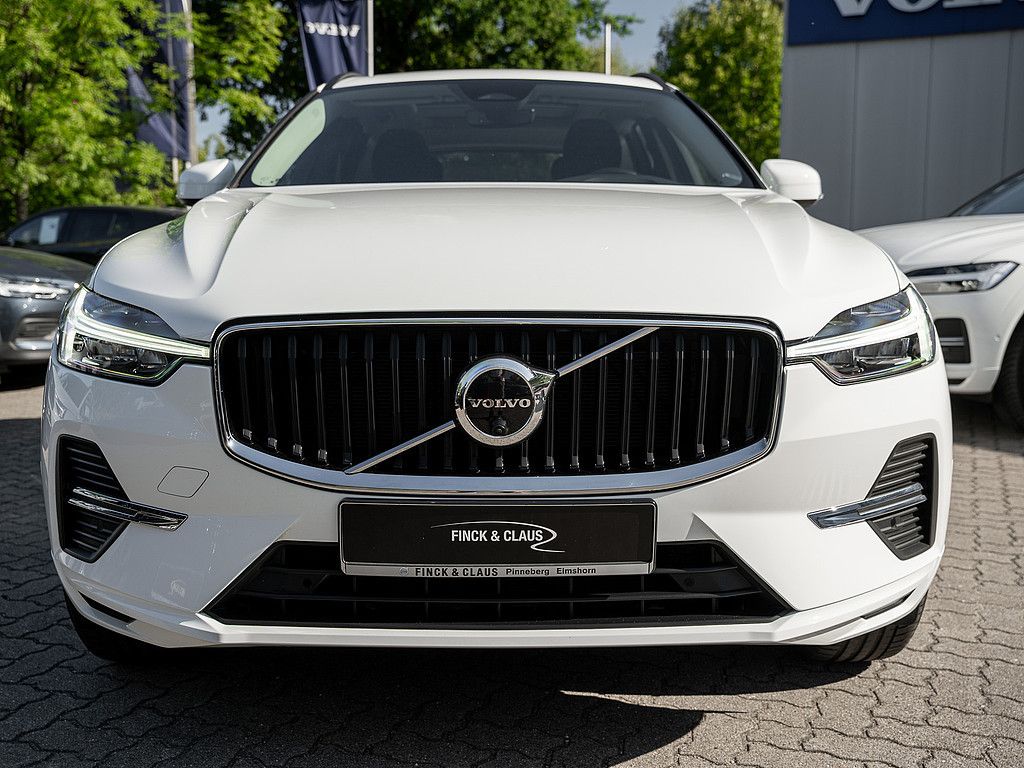 Volvo XC60 2022 г. Белый, пробег 40000 км