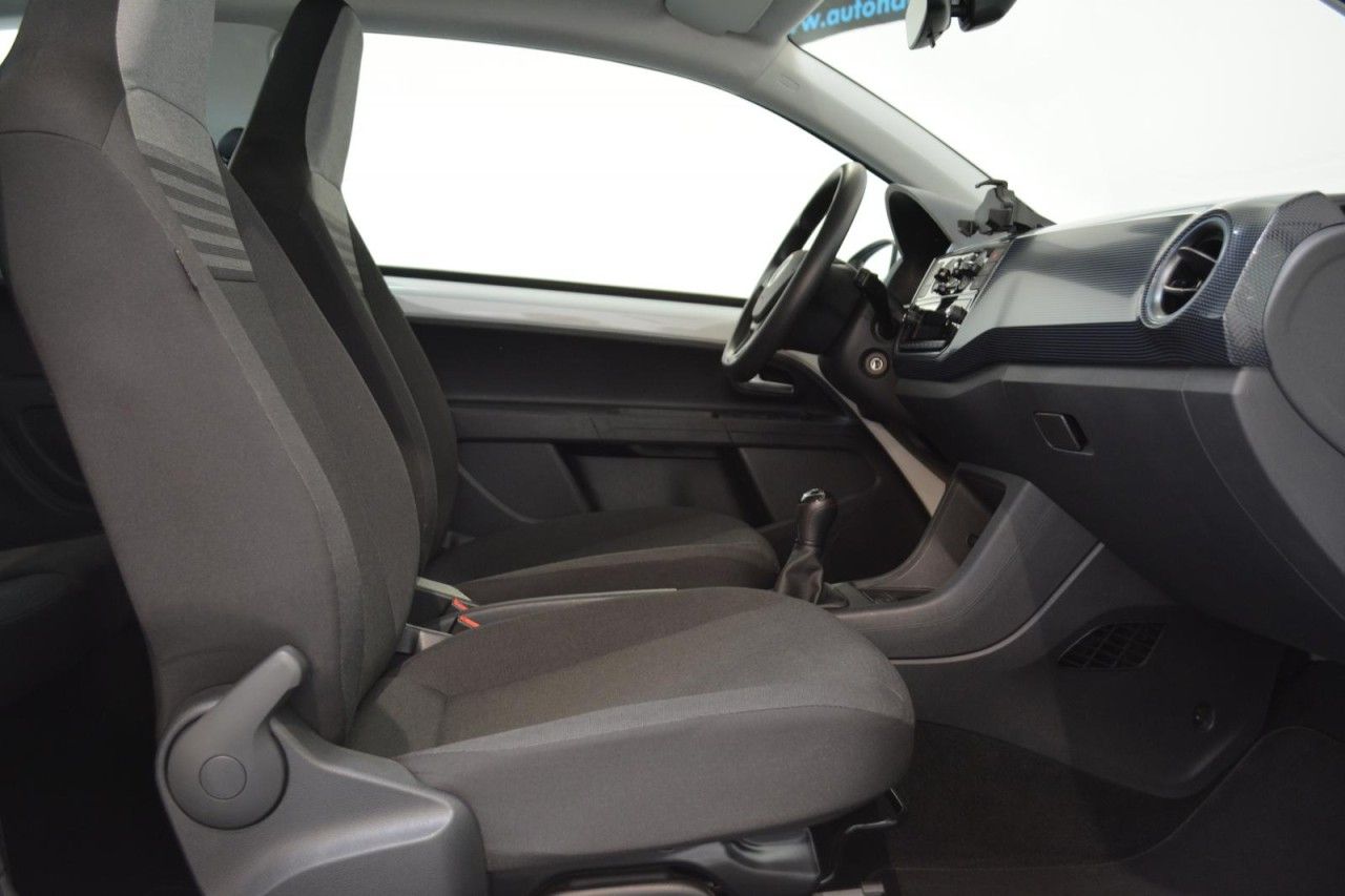 Volkswagen up! 2023 г. Белый, пробег 48400 км