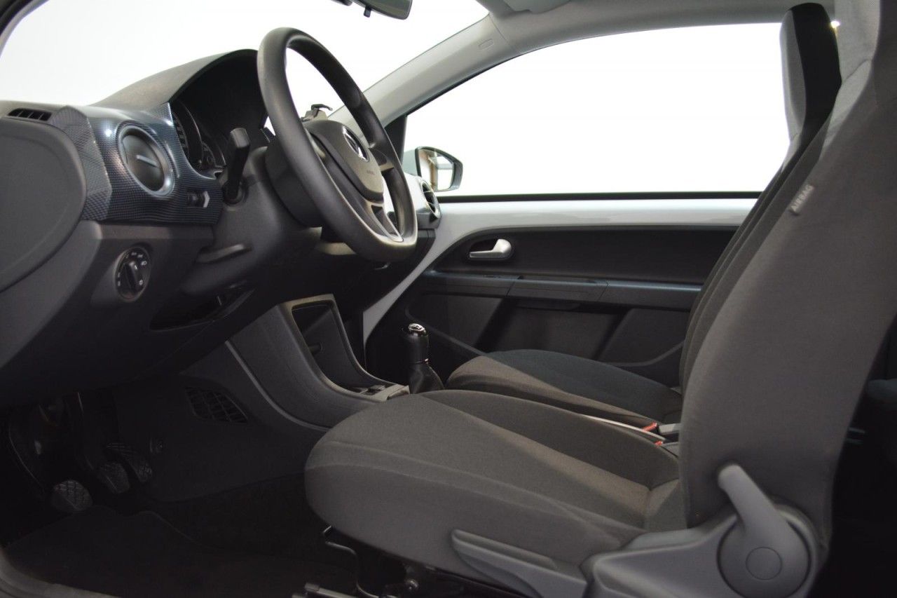 Volkswagen up! 2023 г. Белый, пробег 48400 км