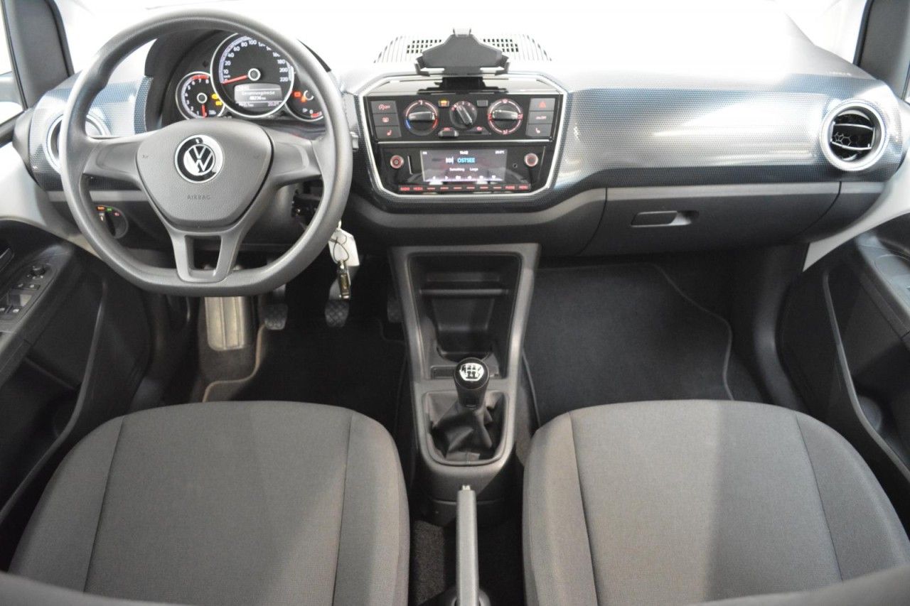 Volkswagen up! 2023 г. Белый, пробег 48400 км