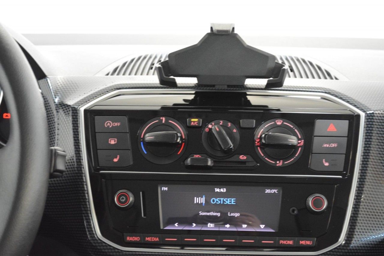 Volkswagen up! 2023 г. Белый, пробег 48400 км