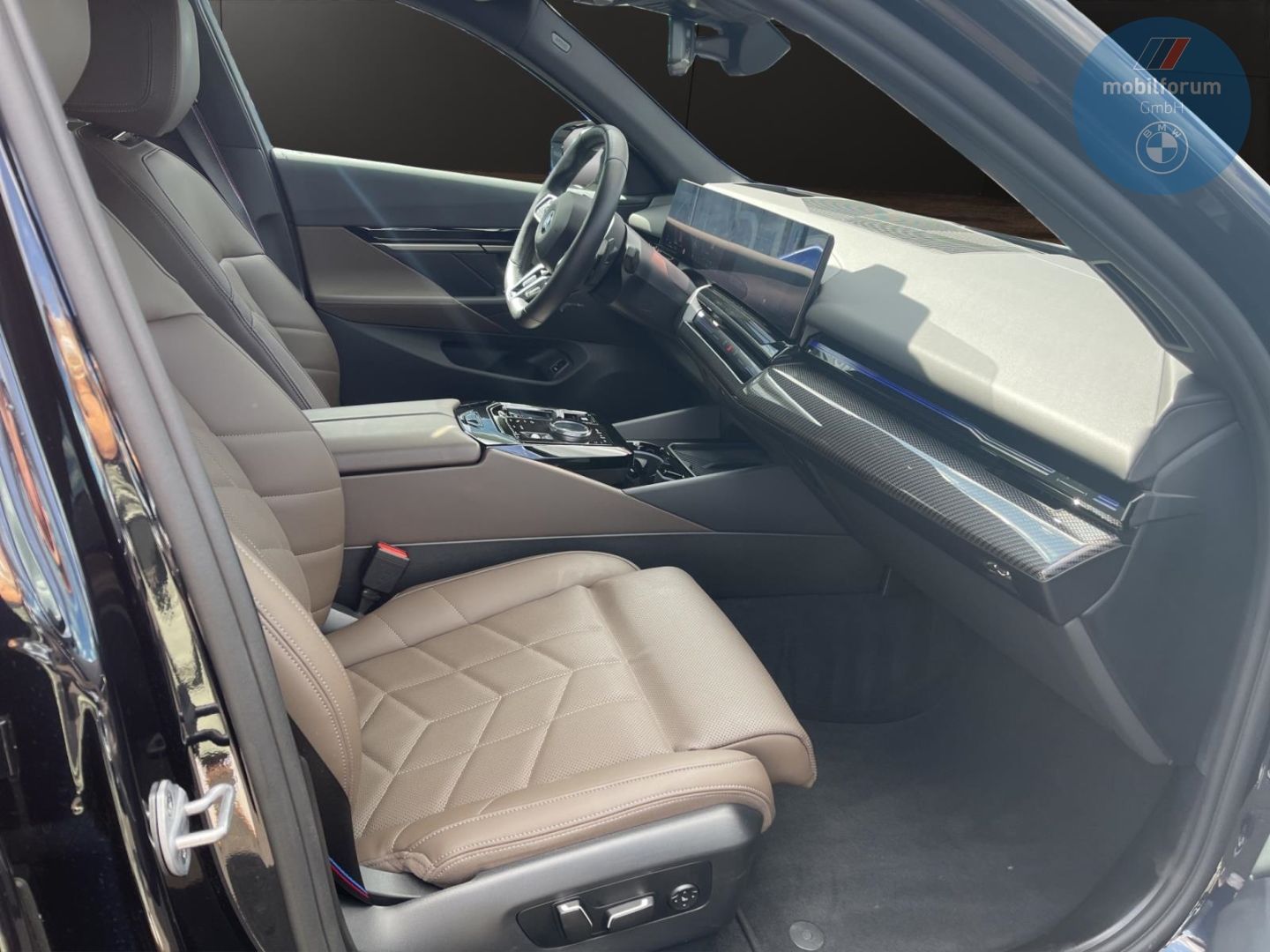 BMW 520 2025 г. Чёрный, пробег 17148 км