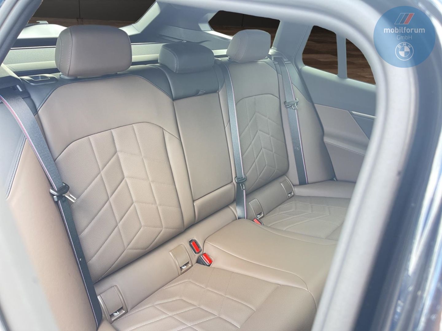 BMW 520 2025 г. Чёрный, пробег 17148 км