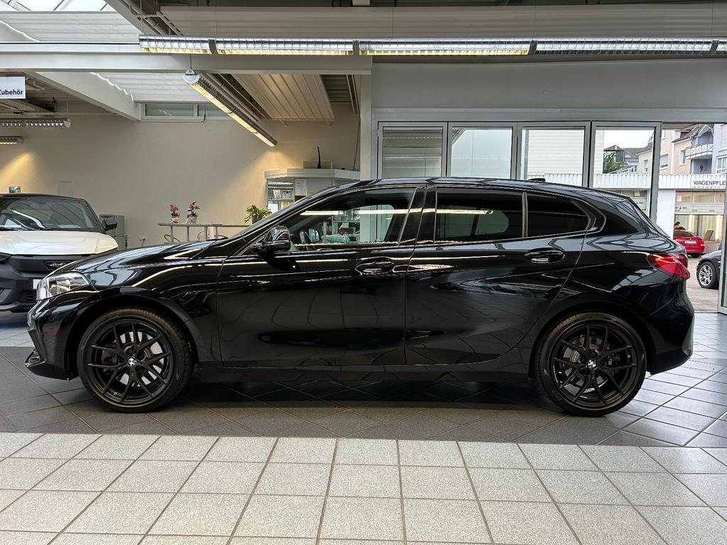 BMW 120 2022 г. Чёрный, пробег 53580 км