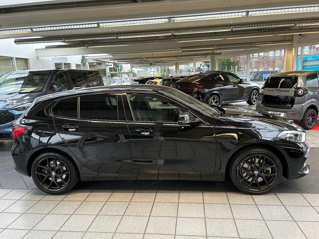 BMW 120 2022 г. Чёрный, пробег 53580 км