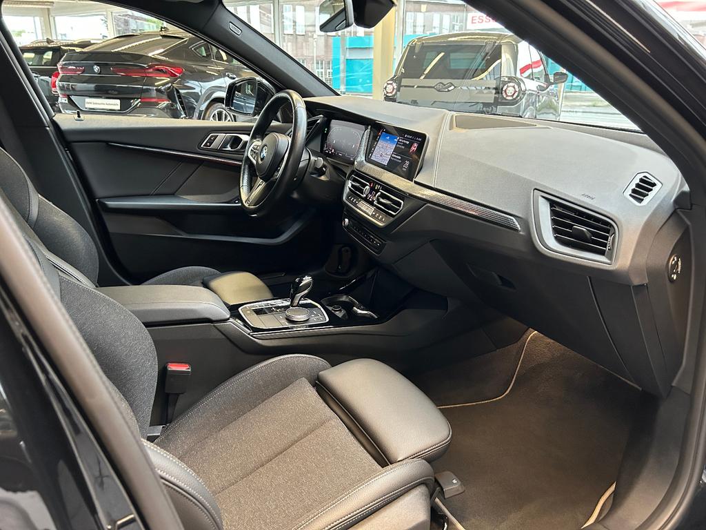 BMW 120 2022 г. Чёрный, пробег 53580 км