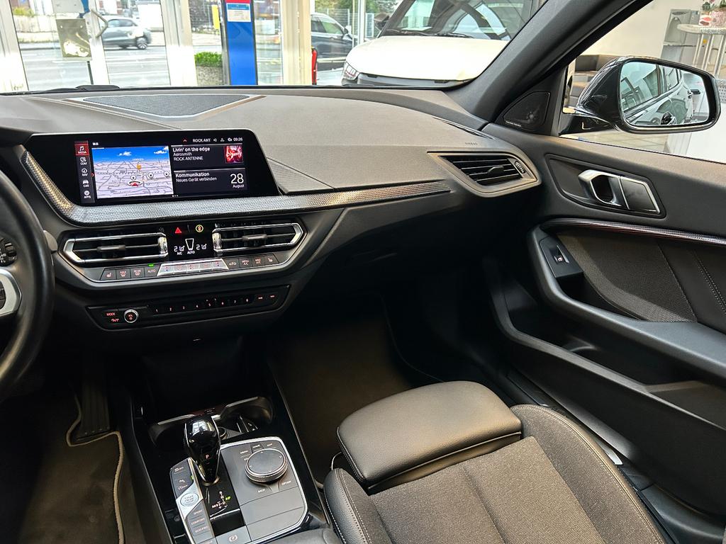 BMW 120 2022 г. Чёрный, пробег 53580 км