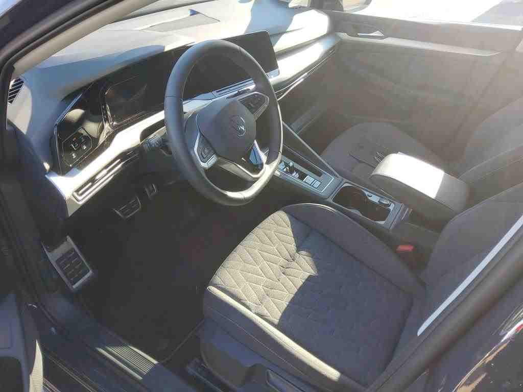Volkswagen Golf 2024 г. Серый, пробег 16720 км