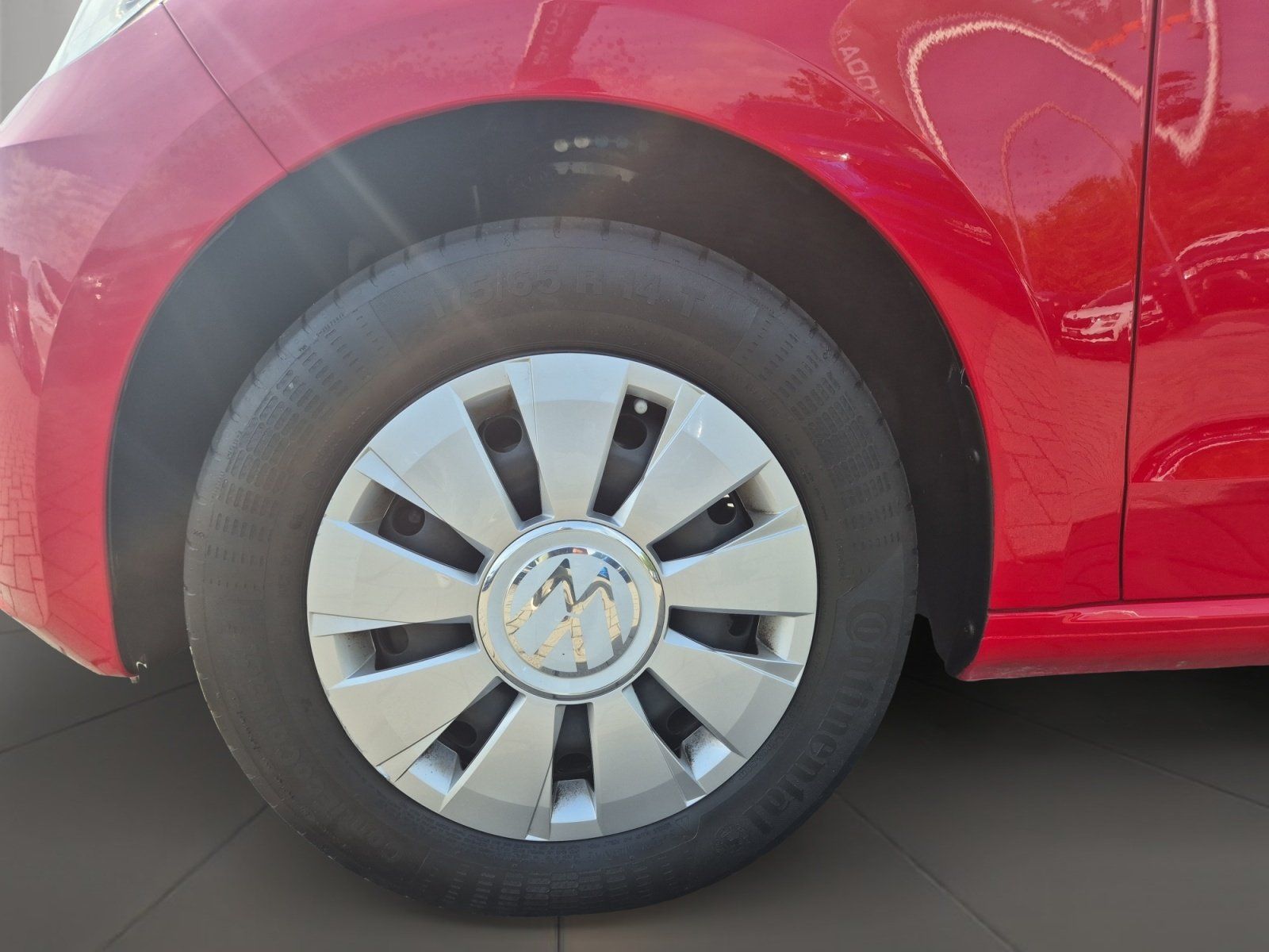 Volkswagen up! 2023 г. Красный, пробег 36391 км