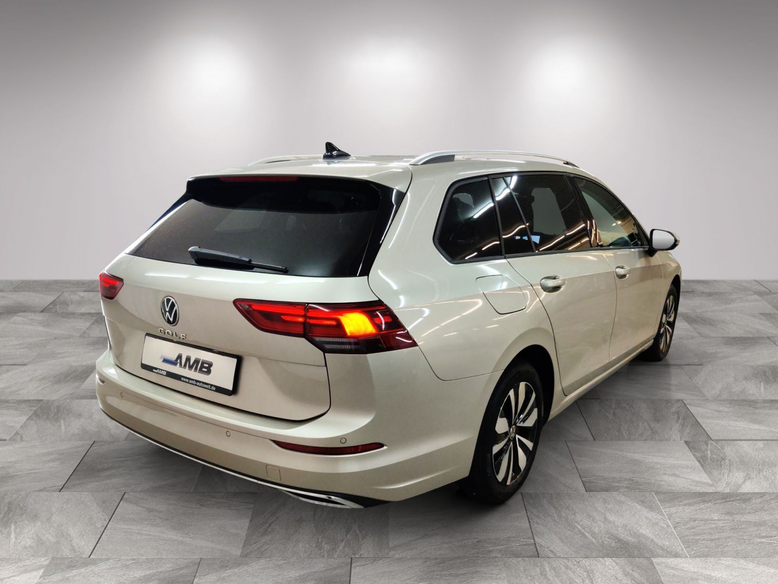 Volkswagen Golf 2024 г. Бежевый, пробег 25140 км