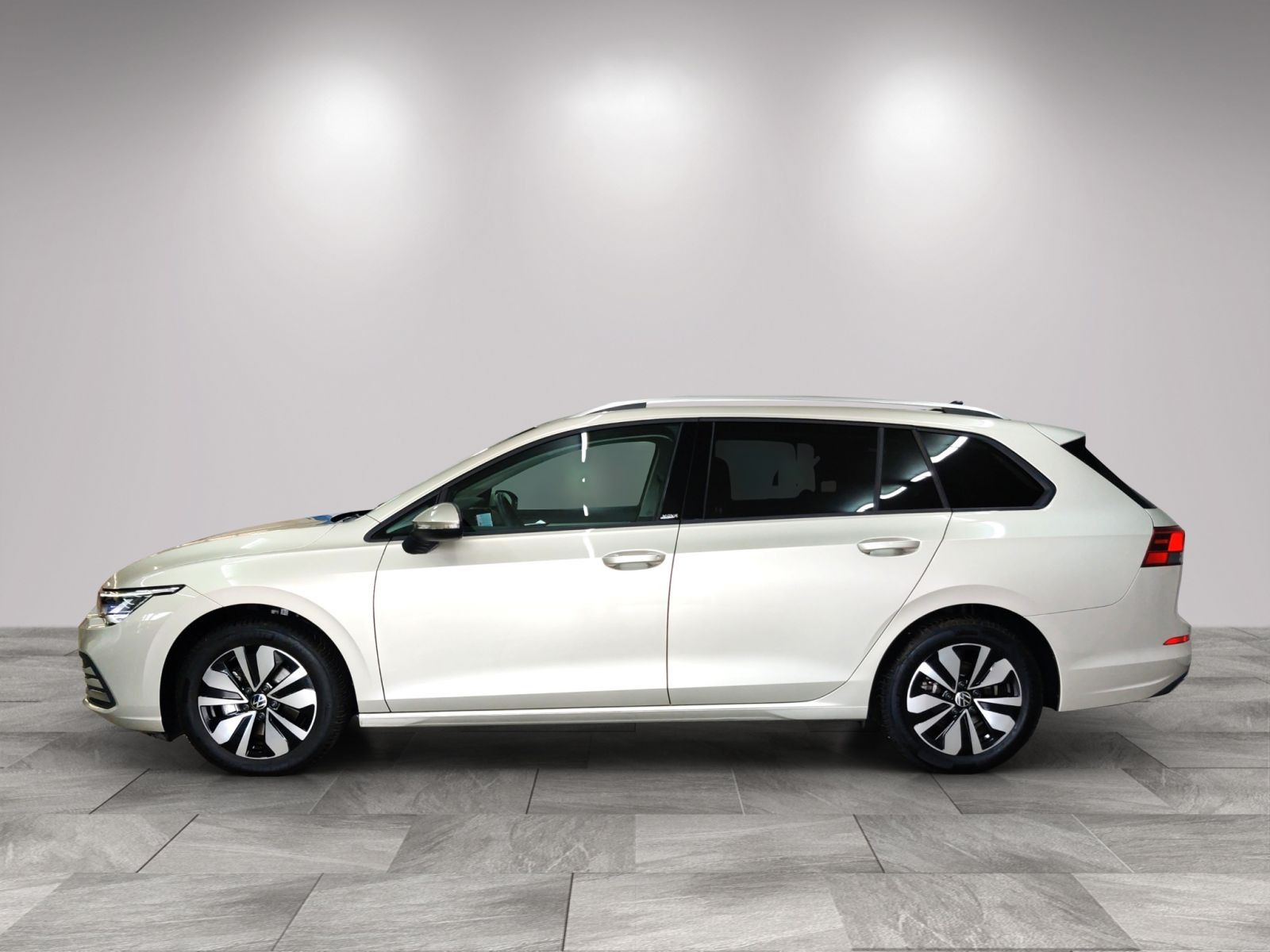 Volkswagen Golf 2024 г. Бежевый, пробег 25140 км