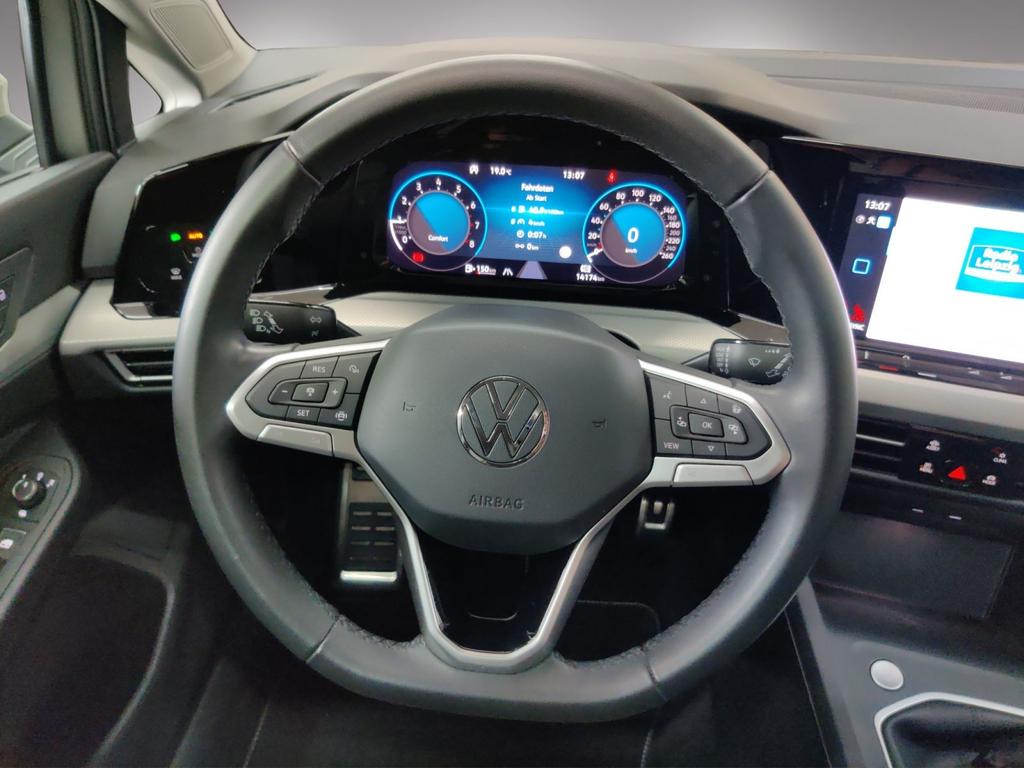 Volkswagen Golf 2024 г. Бежевый, пробег 25140 км