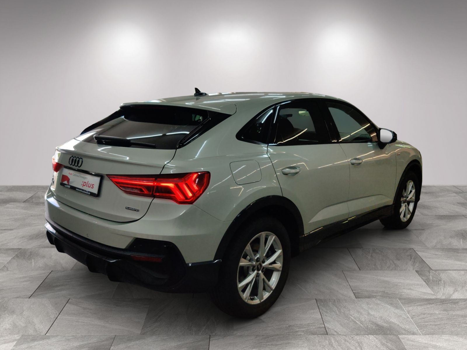 Audi Q3 2024 г. Серебристый, пробег 20130 км