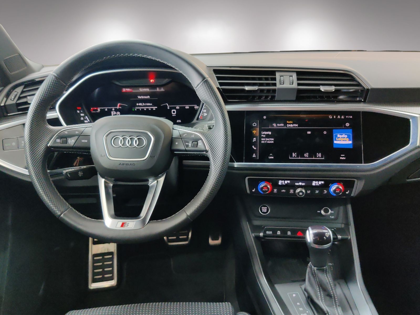 Audi Q3 2024 г. Серебристый, пробег 20130 км