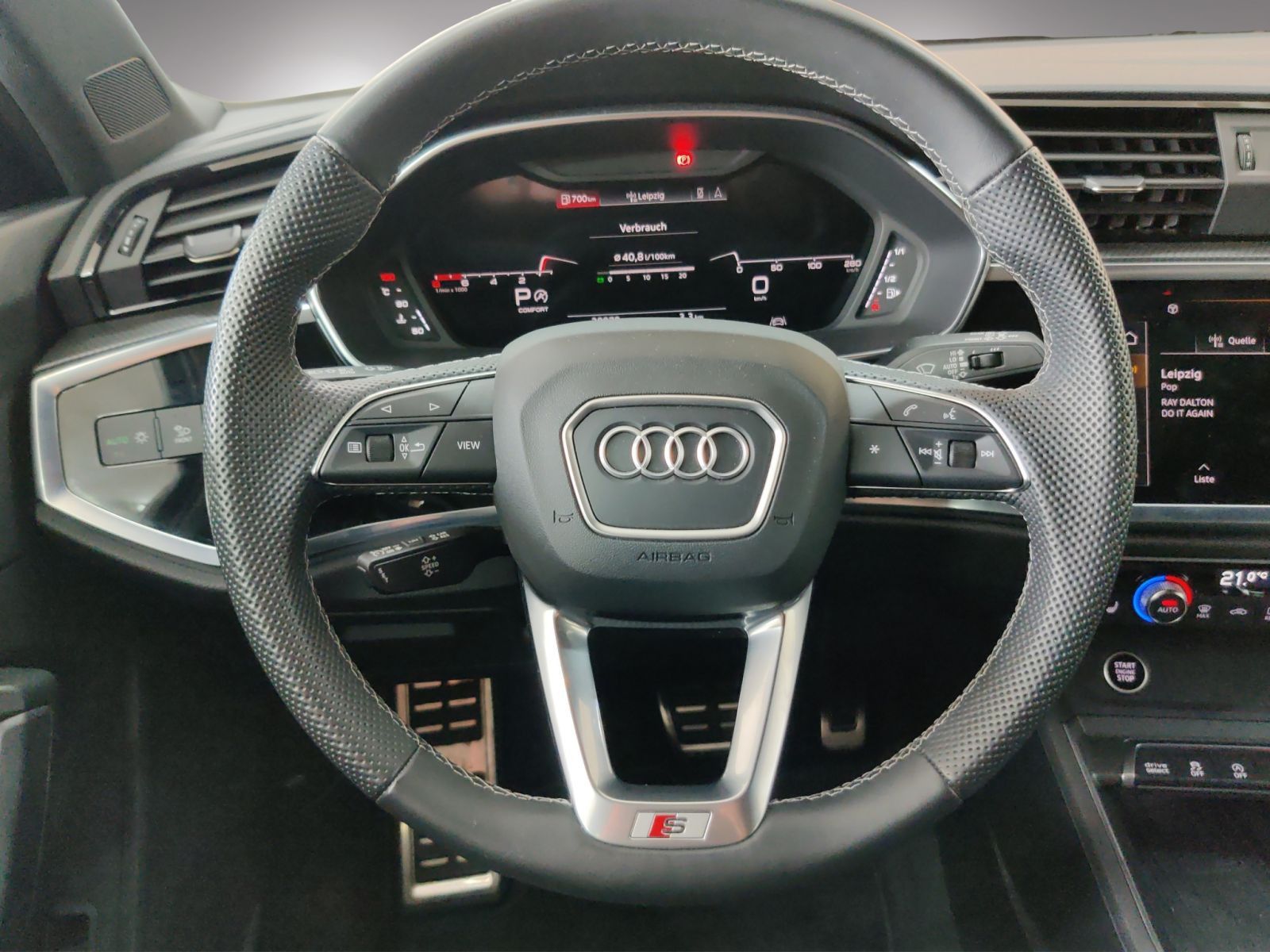 Audi Q3 2024 г. Серебристый, пробег 20130 км