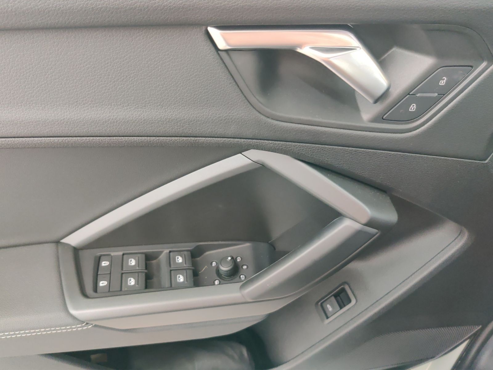 Audi Q3 2024 г. Серебристый, пробег 20130 км