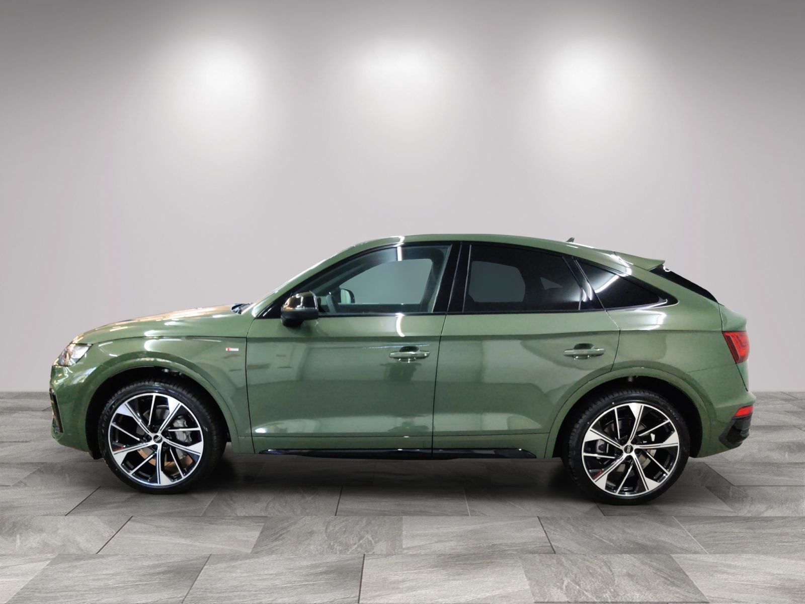 Audi Q5 2025 г. Зелёный, пробег 28410 км