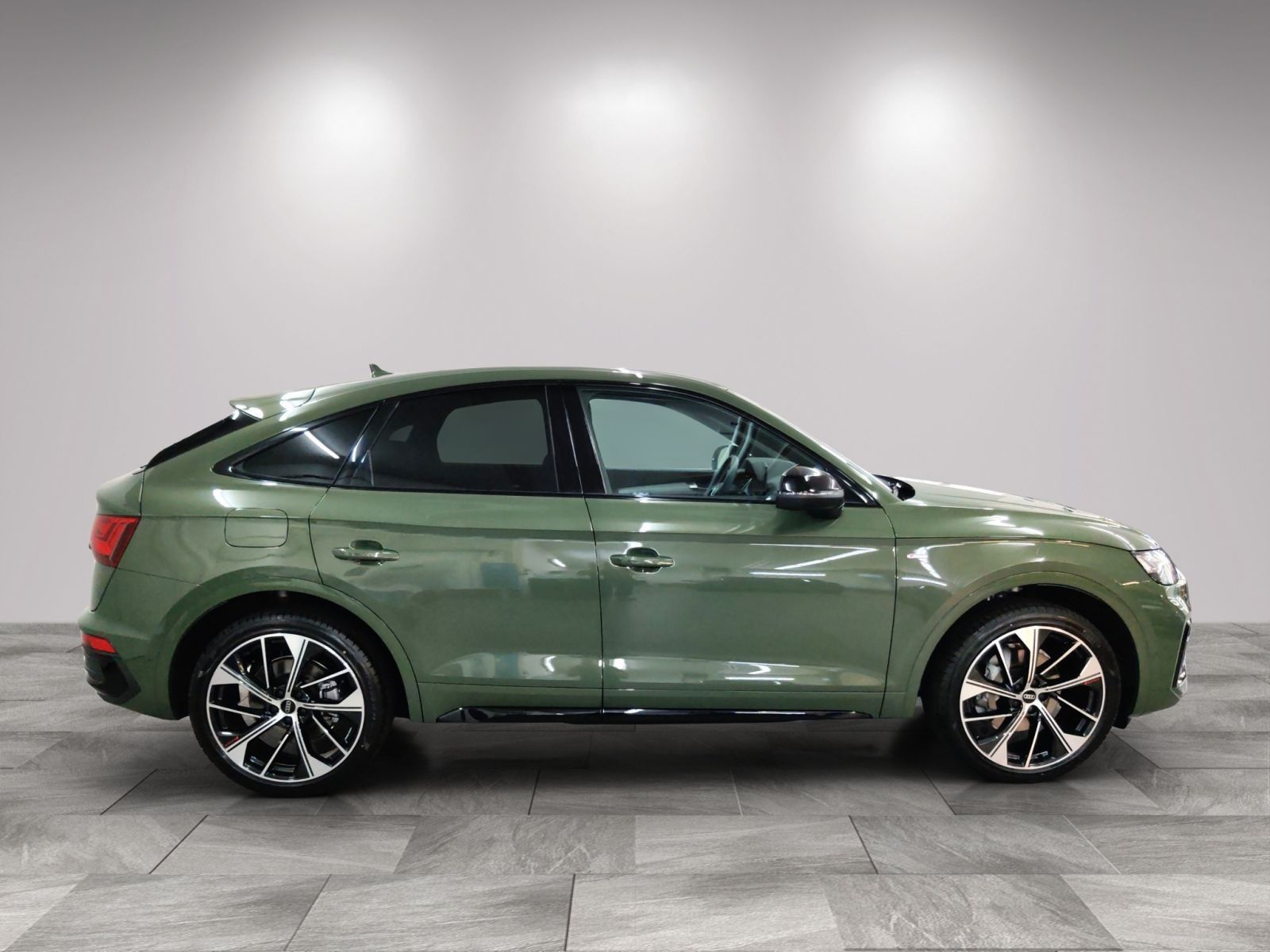 Audi Q5 2025 г. Зелёный, пробег 28410 км