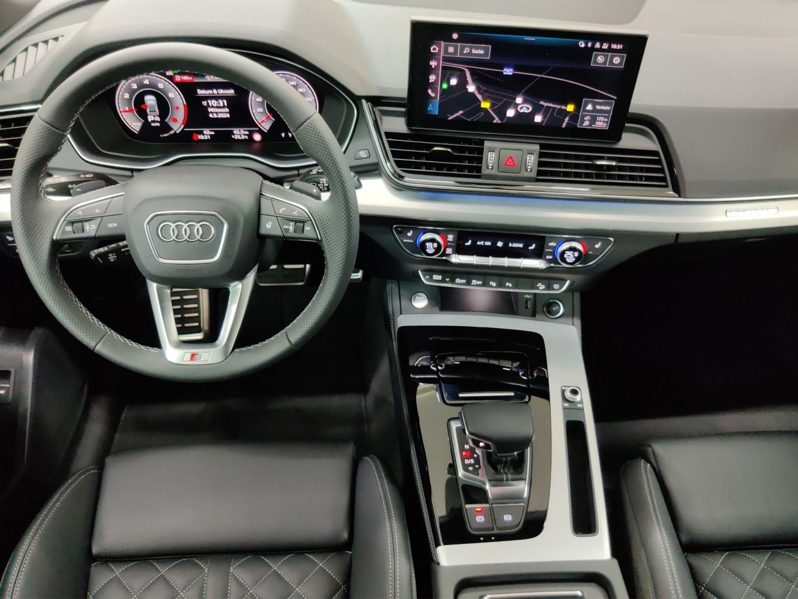 Audi Q5 2025 г. Зелёный, пробег 28410 км