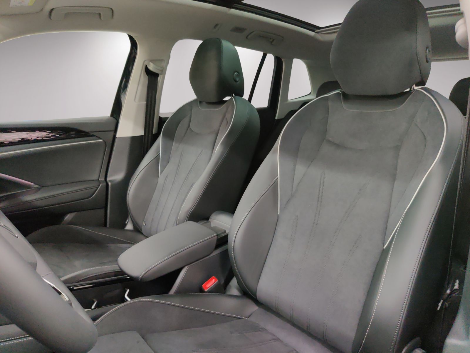 Volkswagen Tiguan 2025 г. Чёрный, пробег 21090 км