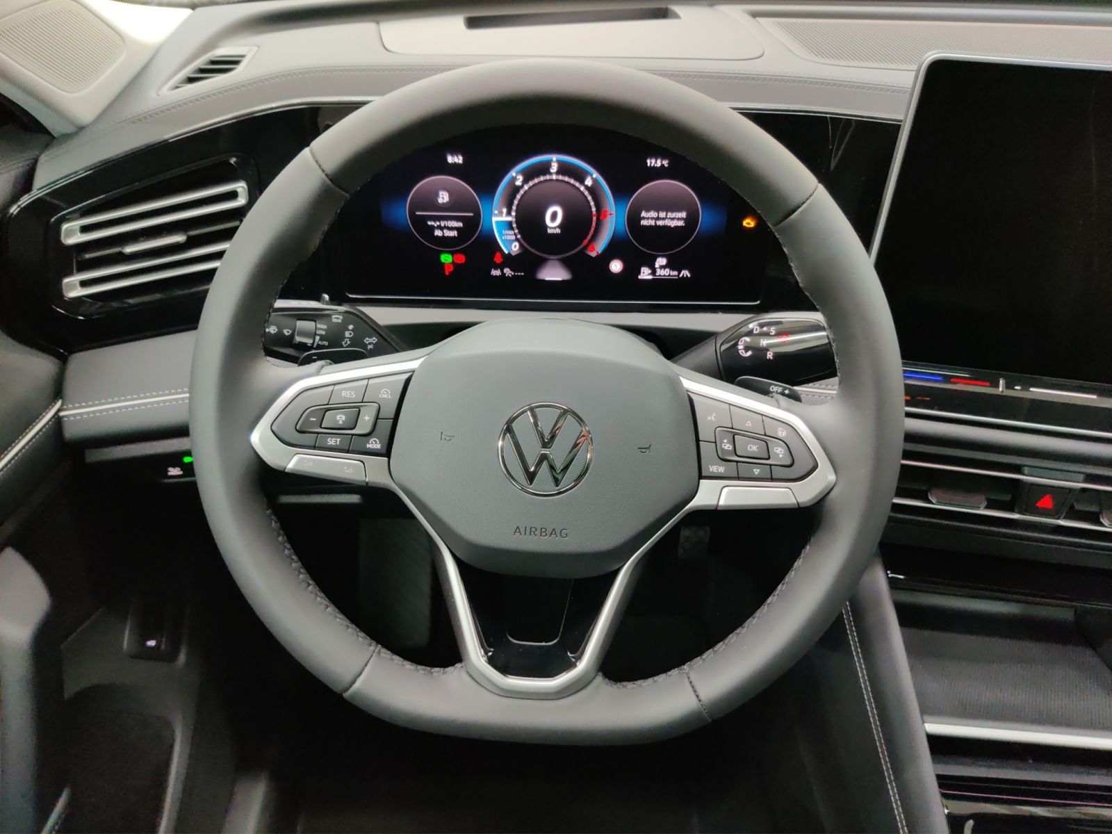 Volkswagen Tiguan 2025 г. Чёрный, пробег 21090 км