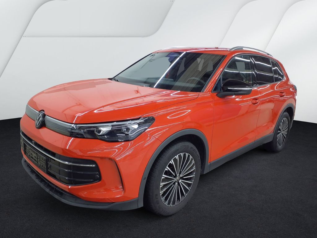 Volkswagen Tiguan 2025 г. Красный, пробег 23500 км
